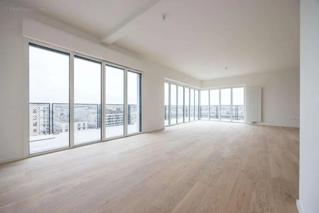 Living Room - 4-Bed Flat with Impressive View in Nantes