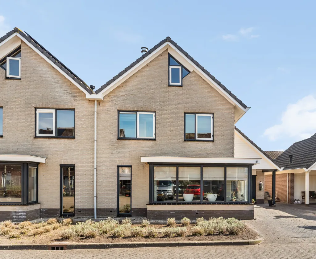 Välivaade - Spacious Two-Storey House with Garden in Hoogenboomstraat