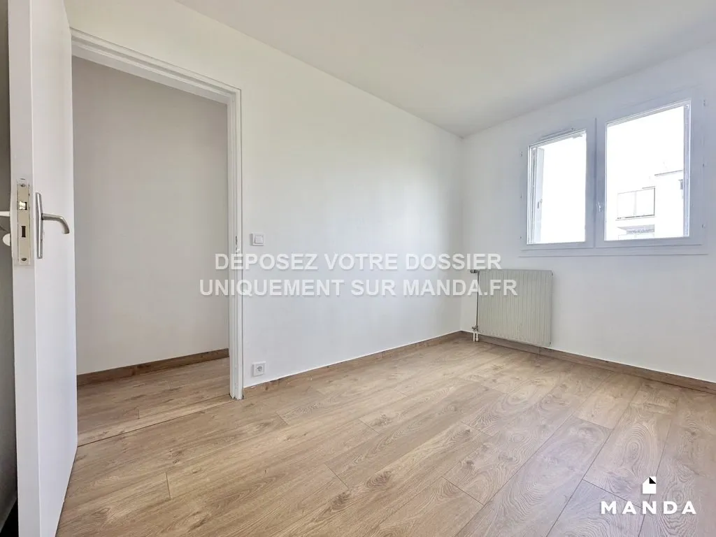 Toad - T2 Flat with Balcony in Lognes
