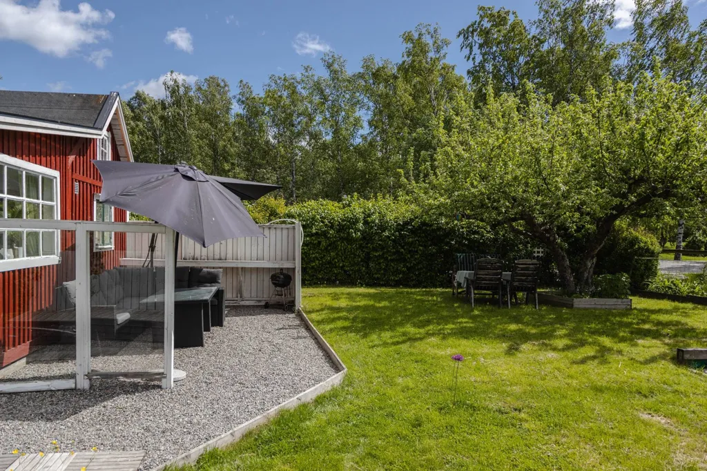 Aed - Cottage with Garden on Corner Plot in Allmänning