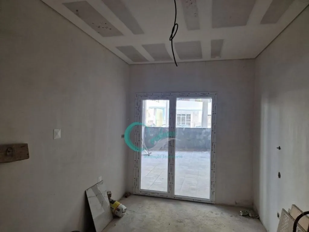 Pièces - 3-Bedroom Apartment with Balcony in Corroios