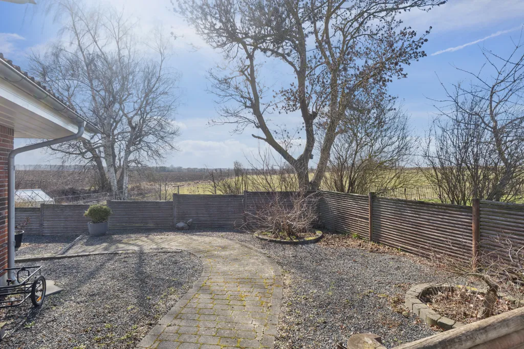 Aed - Villa with Extensive Views in Hedehusene