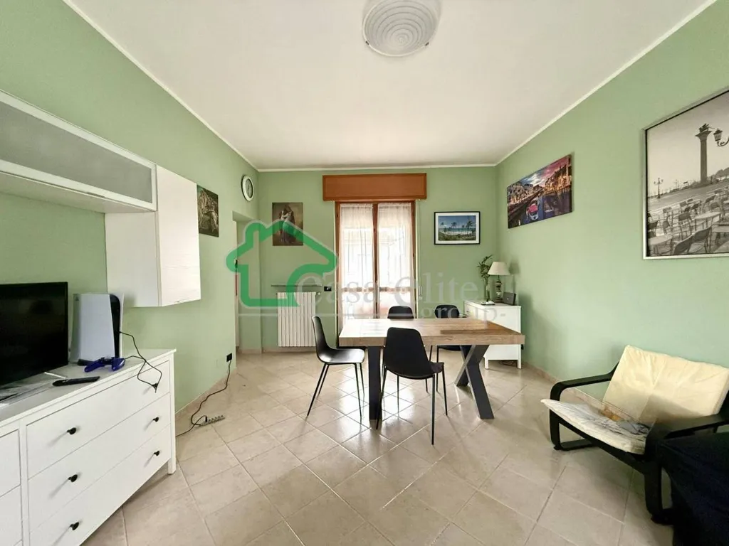 Salle à manger - Bifamiliar Villa with Private Garden in Secugnago