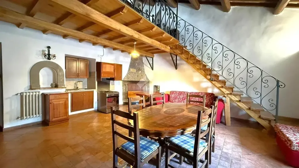 Sala da pranzo - Historic Apartments with Piazza View in Bagnaia