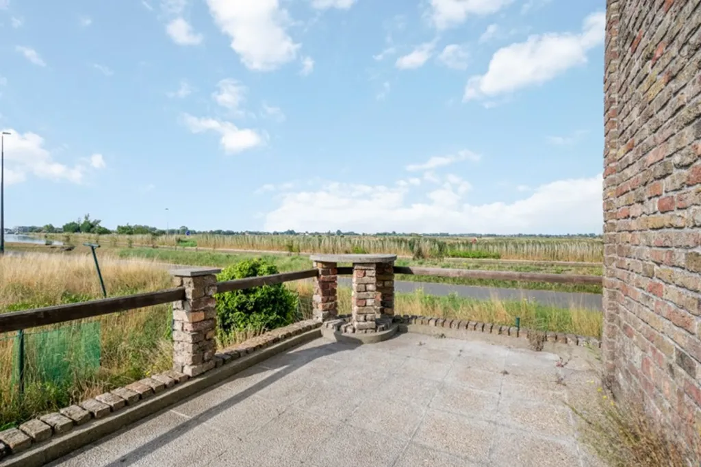 Terrasse - Maison à rénover avec vue sur l'eau à Oudenburg