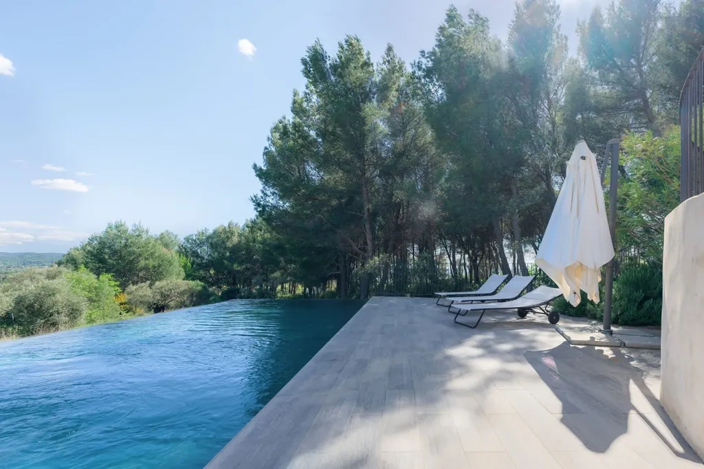 Piscine - Domaine Viticole Bio avec Piscine au Cœur de l'AOP Ventoux