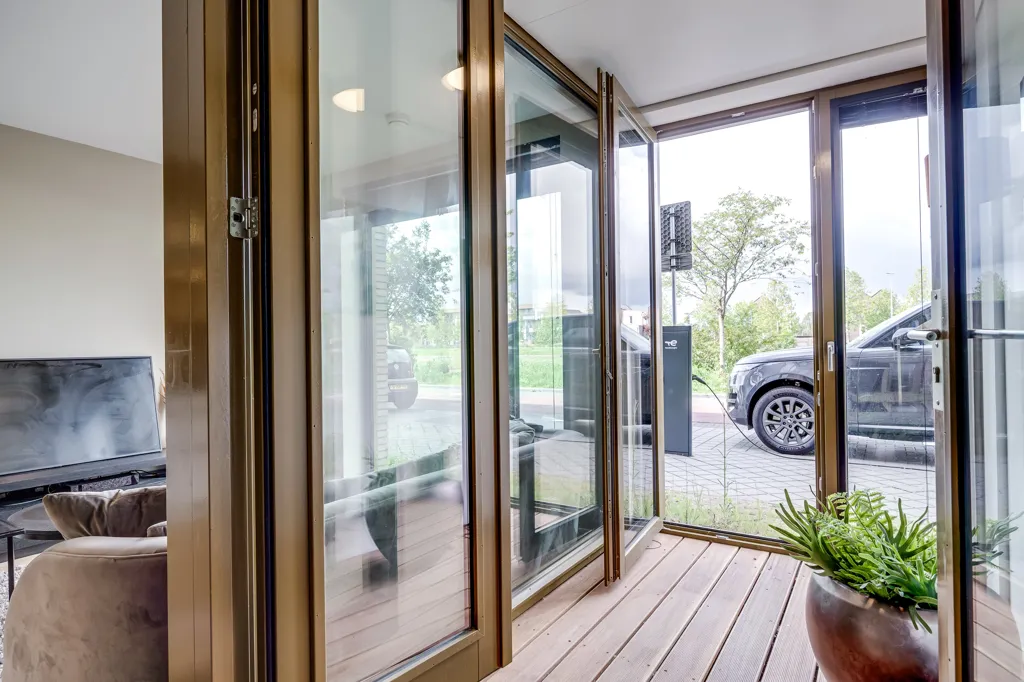 Terrass - Modern Flat with Patio in Leeuwesteyn