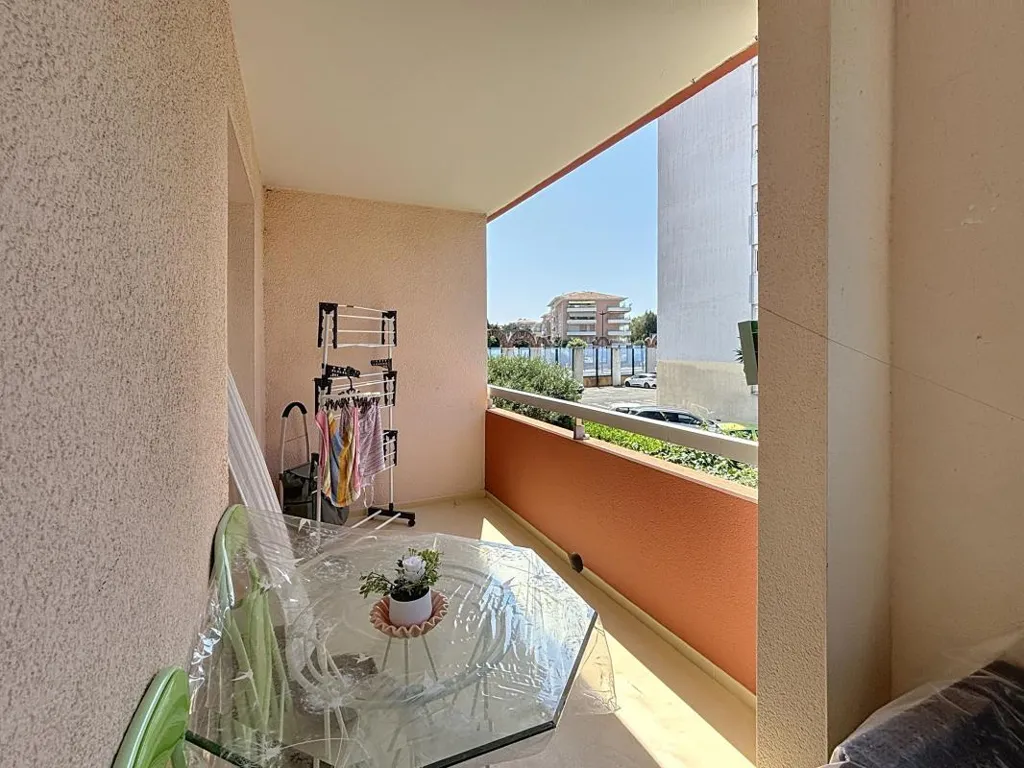 Rõdu - Renovated Flat with South Terrace in Fréjus