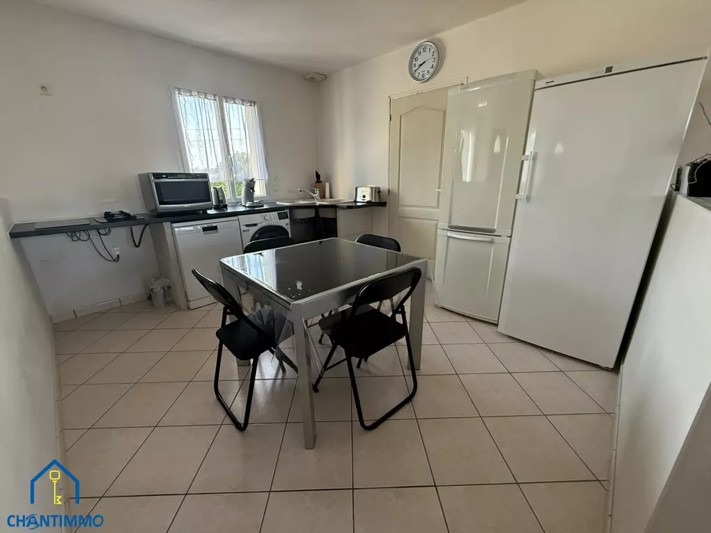 Köök - Charming Bungalow with Large Garden in Sought-After Area