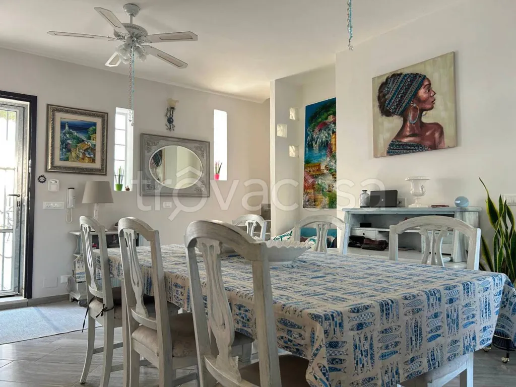 Söögituba - Renovated Semi-Detached Villa with Garden in Comacchio