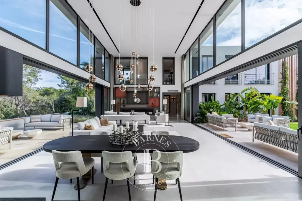 Dining Room - Contemporary Villa with Pool in Mougins