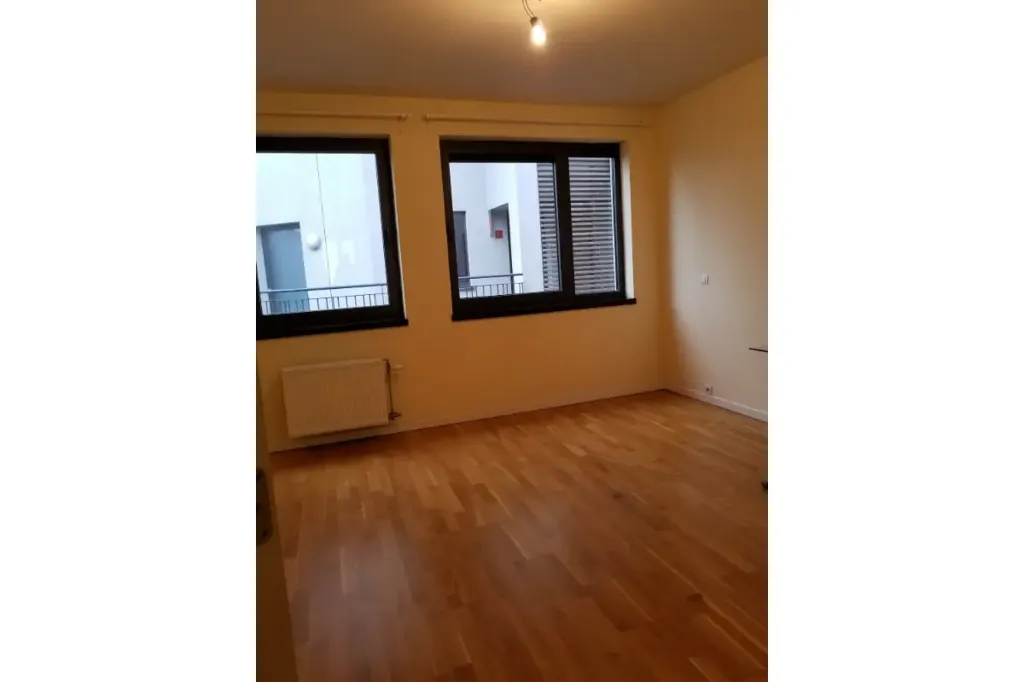 Pièces - Duplex Remis à Neuf avec Terrasse à Jette