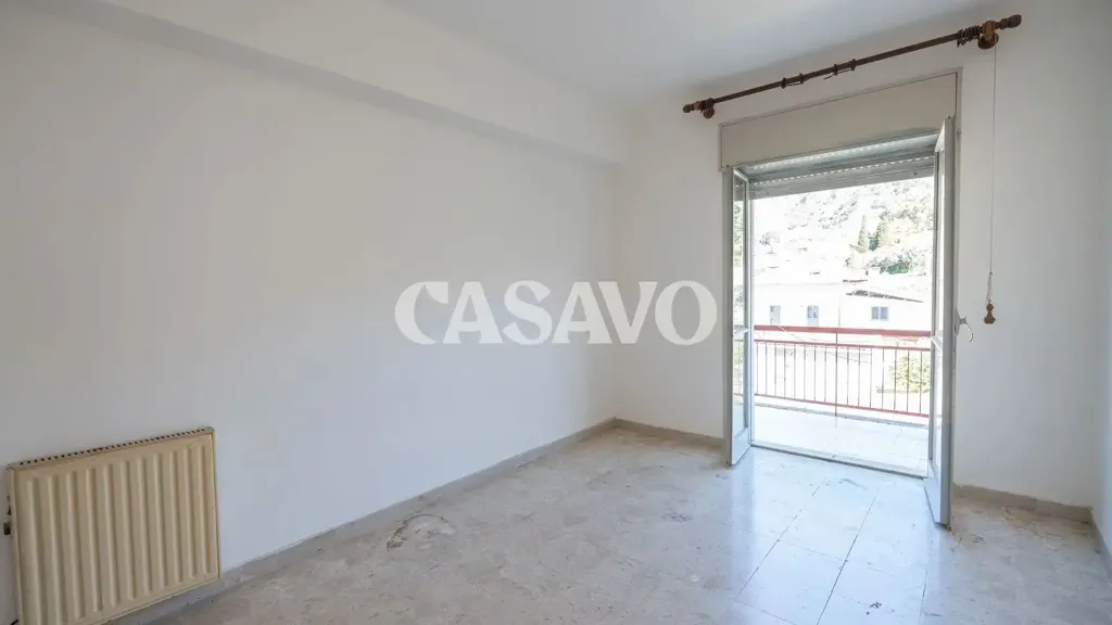 Pièces - Apartment with Balcony in Messina
