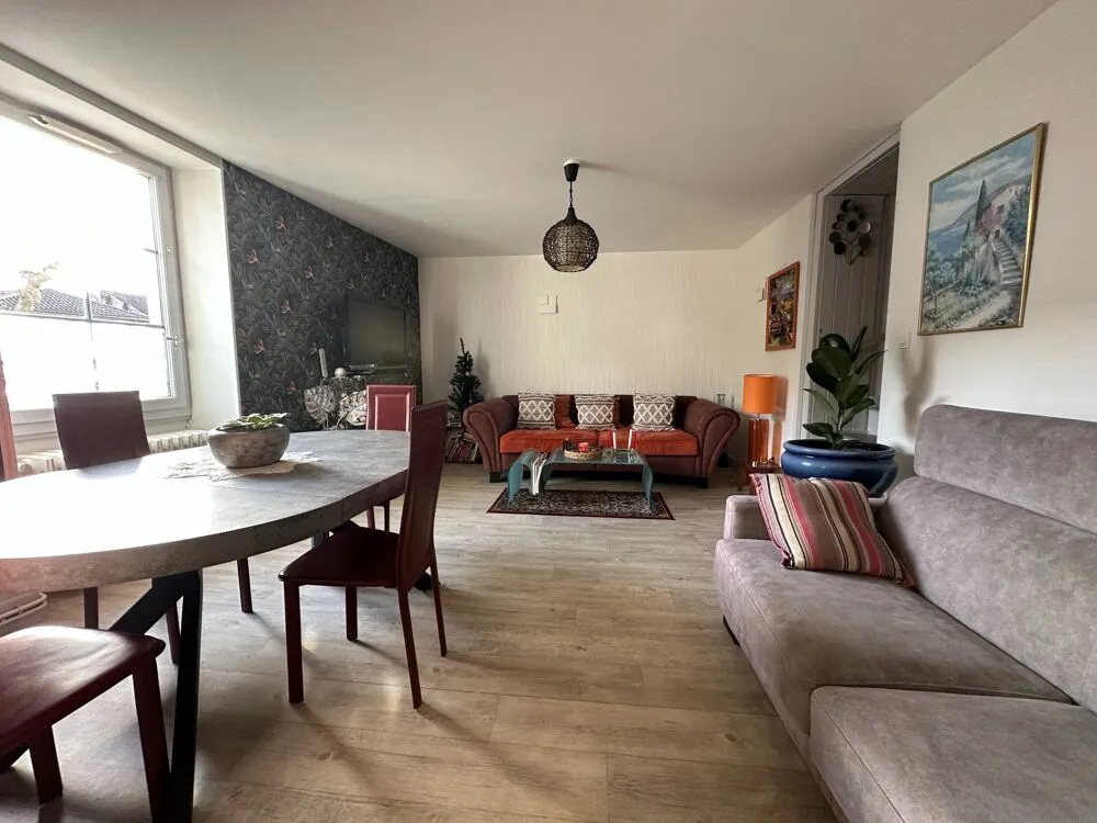Séjour - Appartement Meublé avec Cuisine Aménagée à Luzech