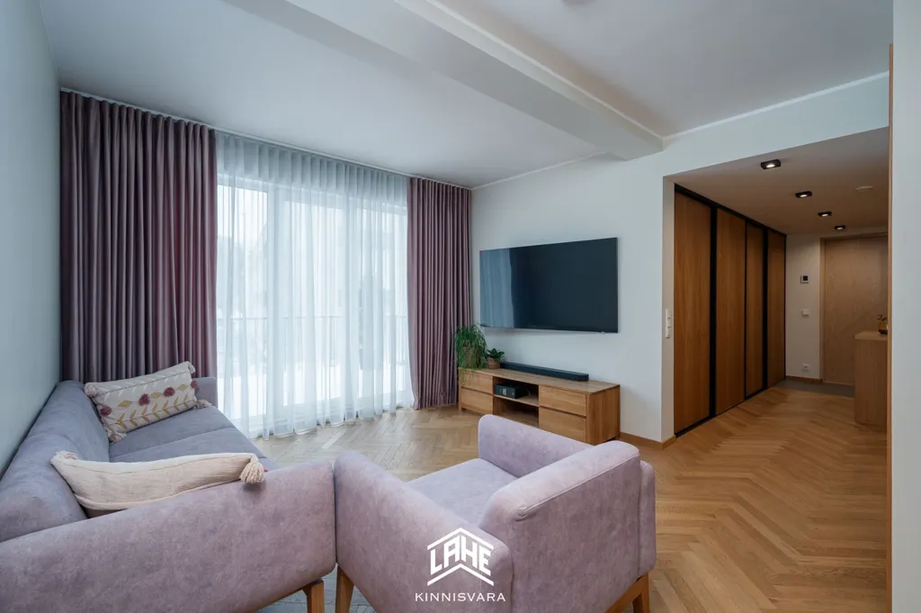 Elutuba - 5-Bedroom Apartment with Balcony in Tartu