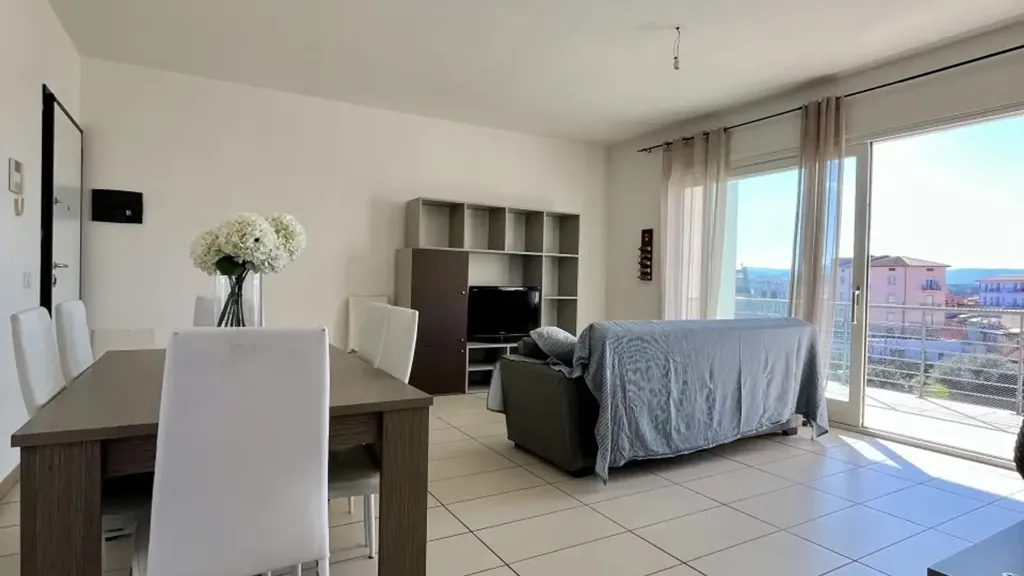 Elutuba - Bright Trilocale with Panoramic View in Olbia