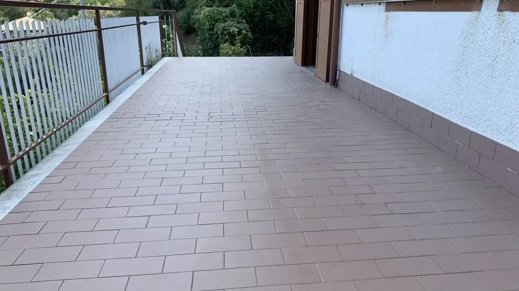 Exterior - Seafront Apartment with Garage in Spotorno
