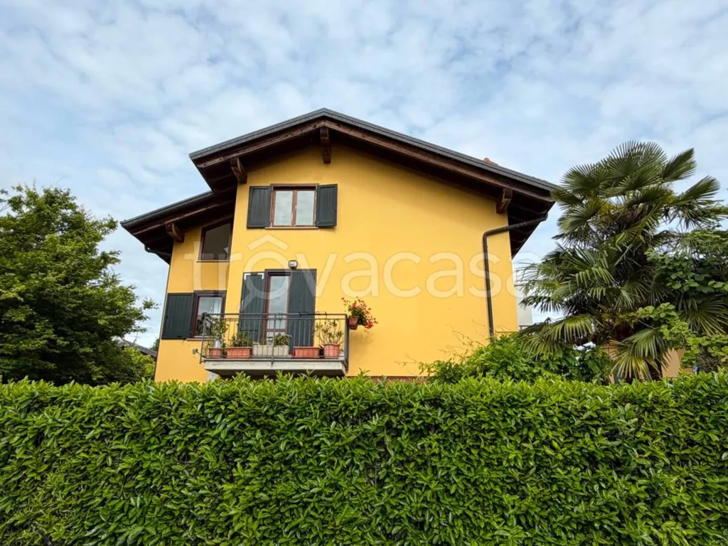 Välivaade - Modern Mansard Apartment with Terrace in Borgo Ticino