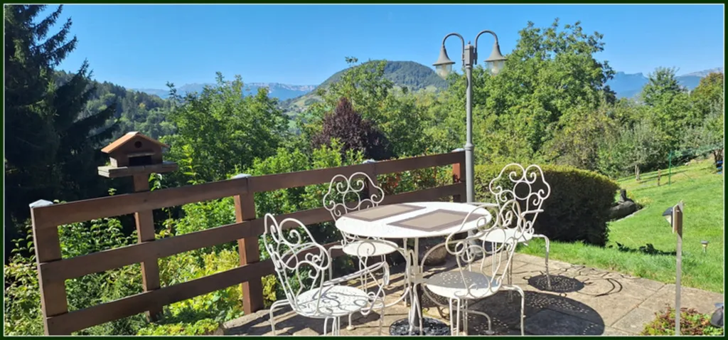 Terrasse - Maison Charmante avec Jardin et Vue à Revel