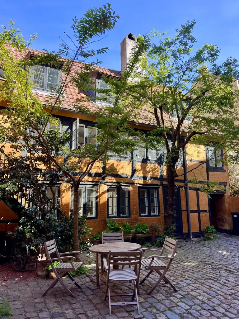 Jardin - Historic Cottage with Garden in Copenhagen