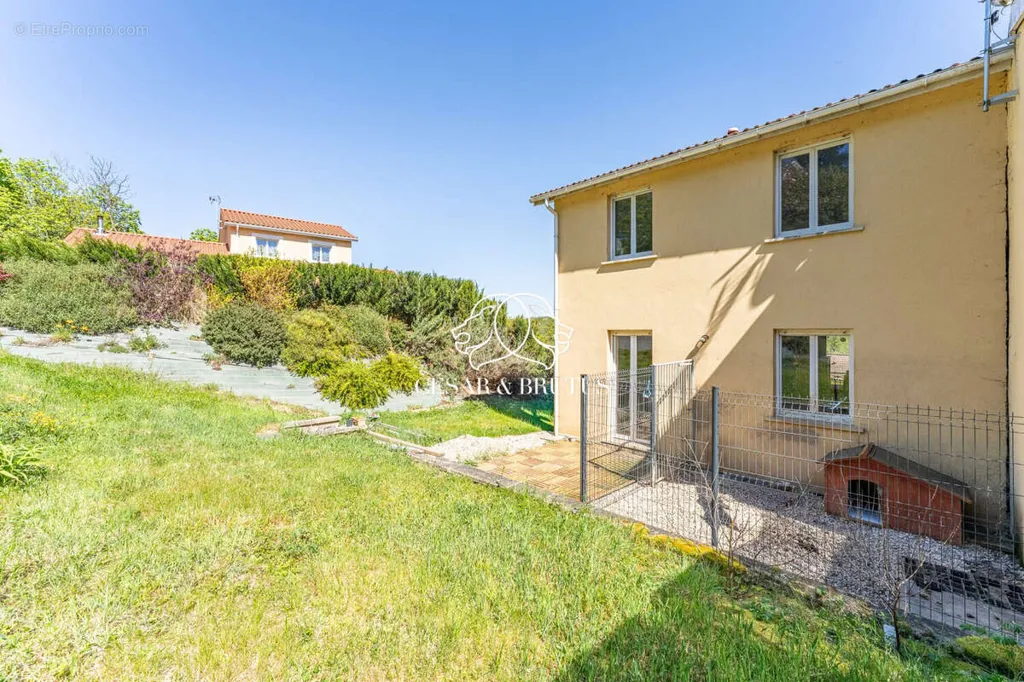 Garden - Family House with Panoramic View in Vienne