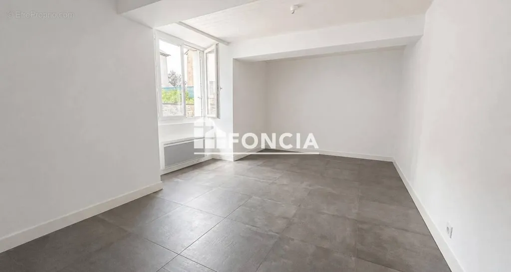 Pièces - Duplex Rénové en Centre-Ville à Melesse