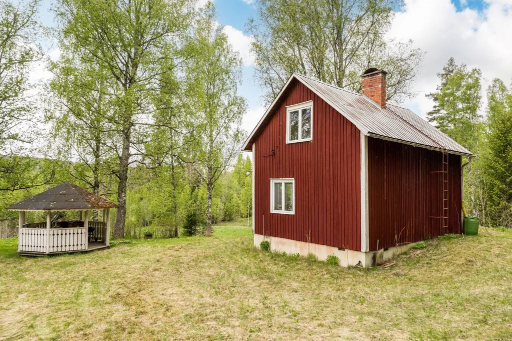 Charming Farm with Water Access in Brunskog
