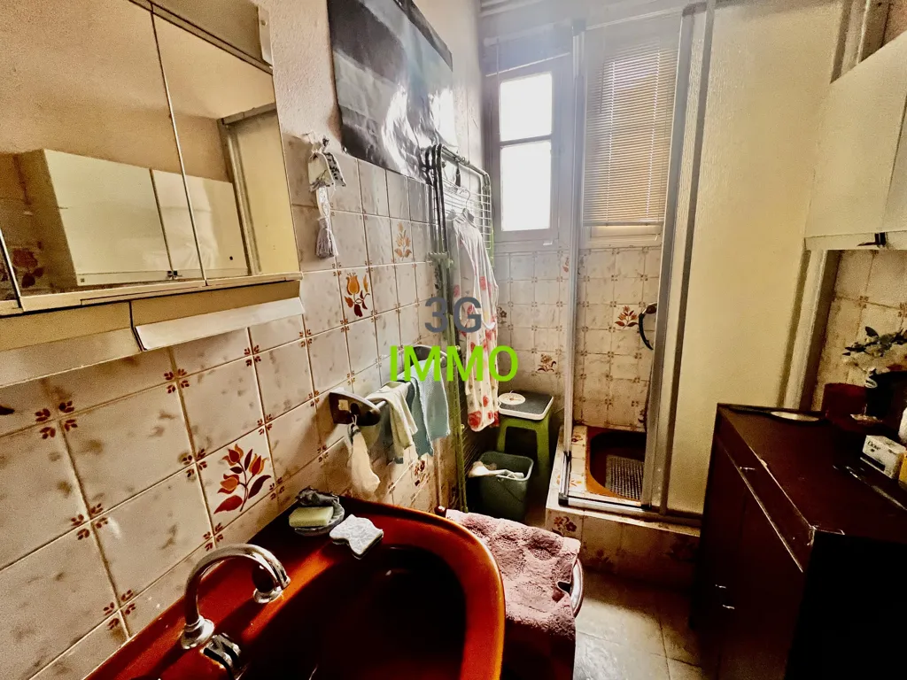 Vannitoad - Renovatable 3-Bed Flat with Balcony in Nevers