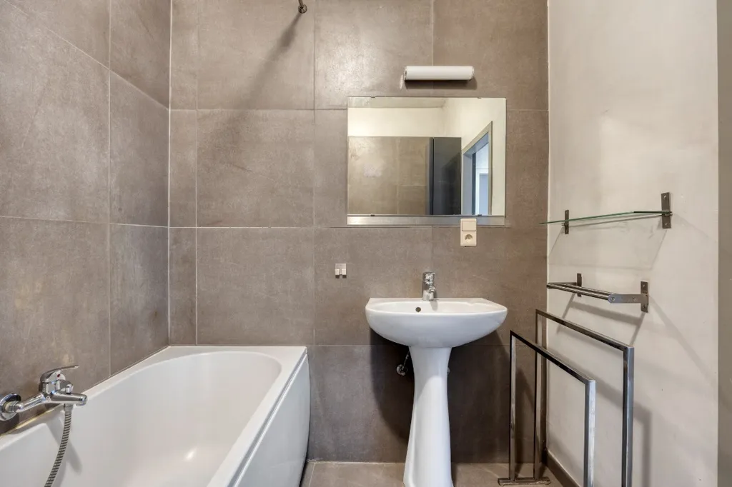 Salles de bain - Appartement Spacieux avec Vue Sud-Ouest près de Malines