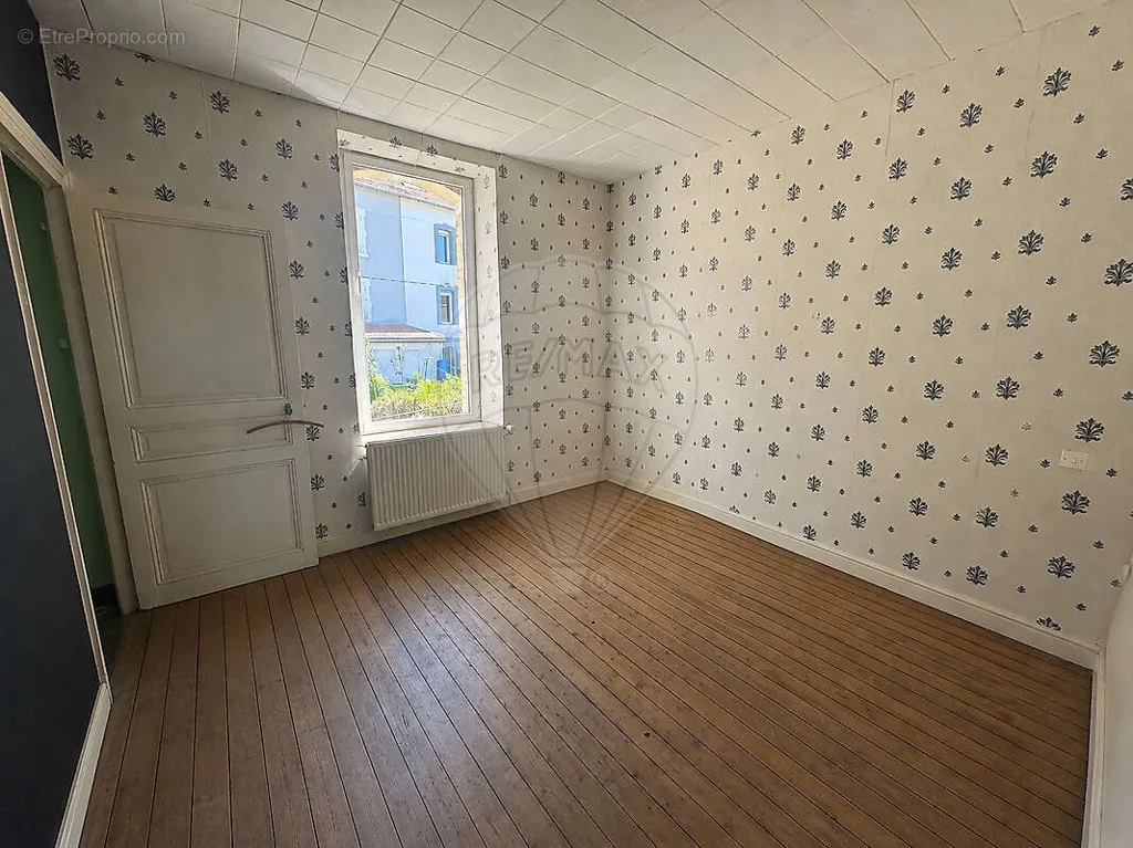 Pièces - Maison Jumelée avec Jardin et Garage à Villerupt