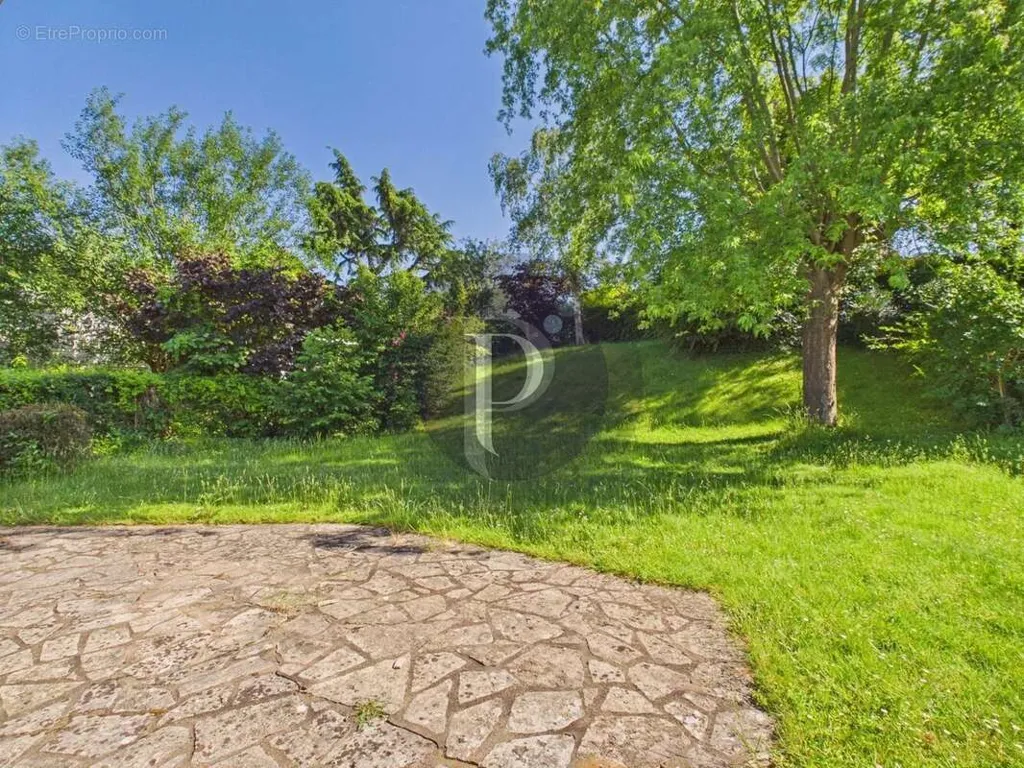 Jardin - Maison de Plain-Pied avec Jardin à Igny