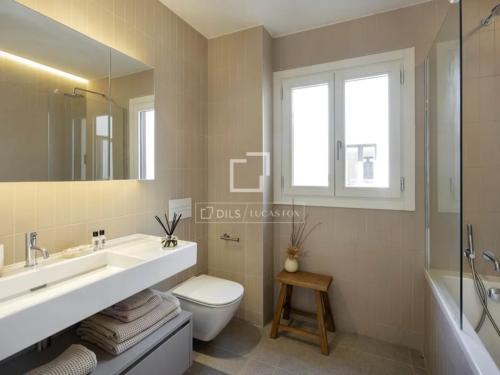 Salles de bain - Renovated Apartment with Terrace in Eixample Right