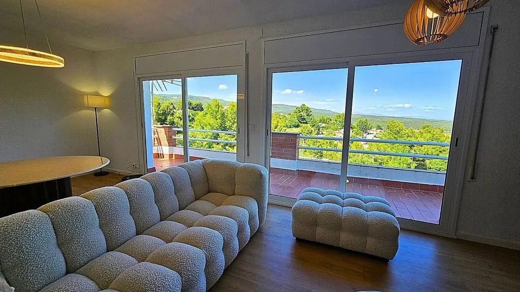 Elutuba - Reformed Chalet with Mountain Views in Torrelles de Foix