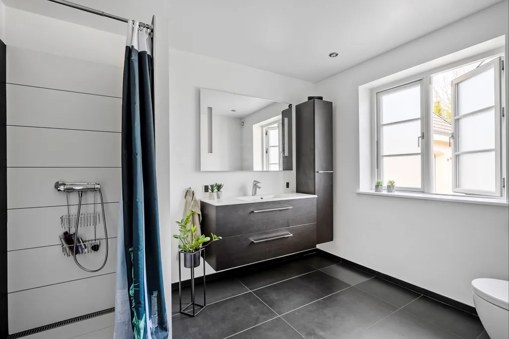 Salles de bain - Charming Villa with Garden in Græsted