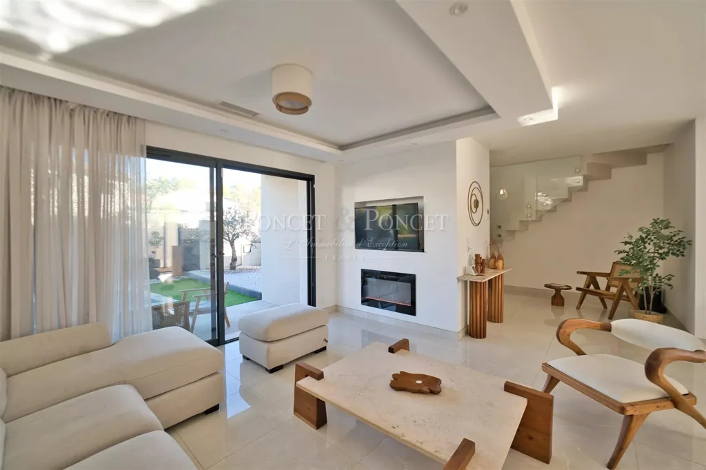 Elutuba - Contemporary Villa with Pool in Quiet Area