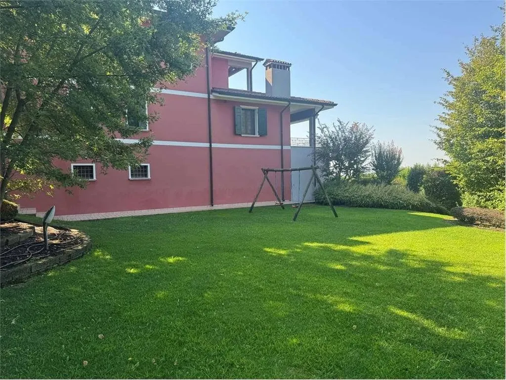 Aed - Luxury Villa with Pool in Volta Mantovana
