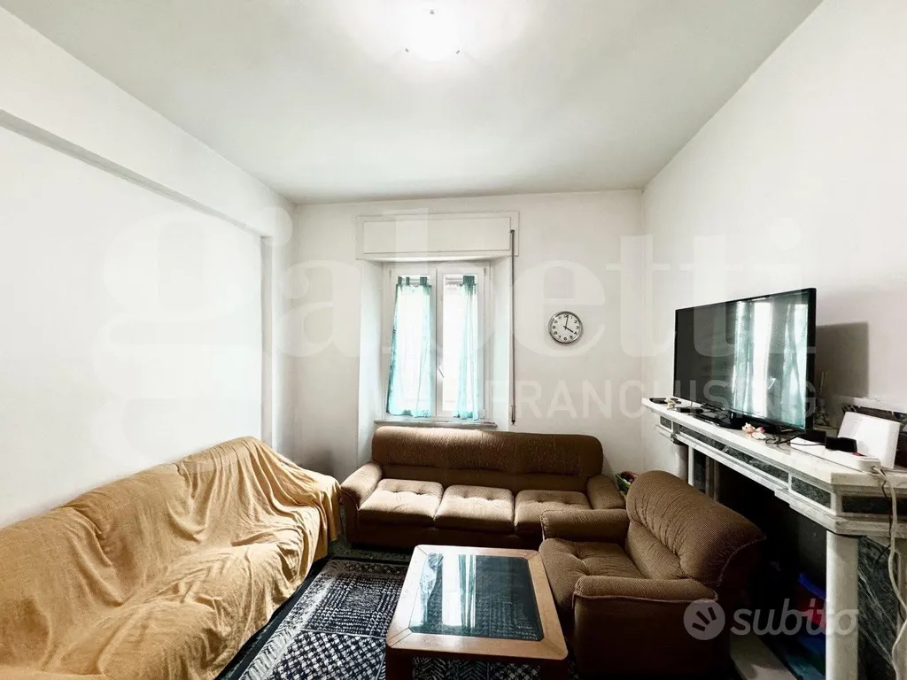 Séjour - First Floor Flat with Fireplace in Orte