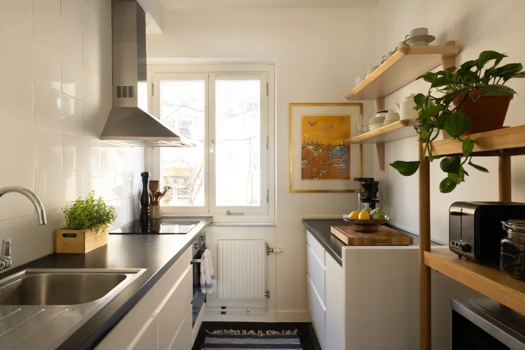 Köök - Apartment with Through-Light in Alvik