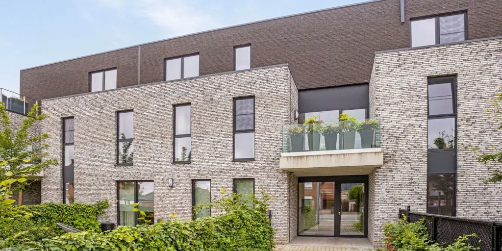 Extérieur - Appartement avec Terrasse et Carports Centraux à Geel