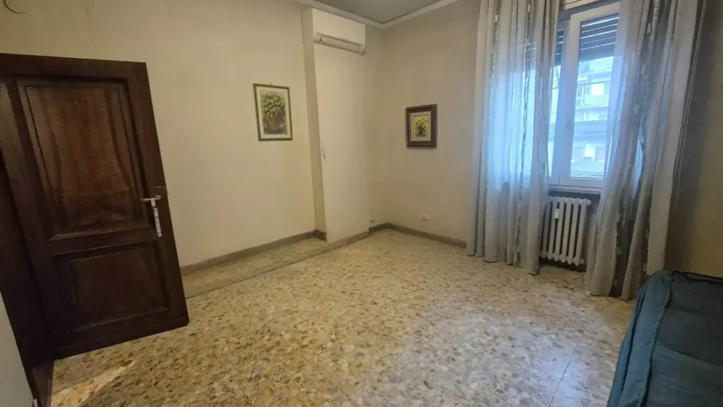 Chambres - 4-Room Apartment with Balcony in Florence