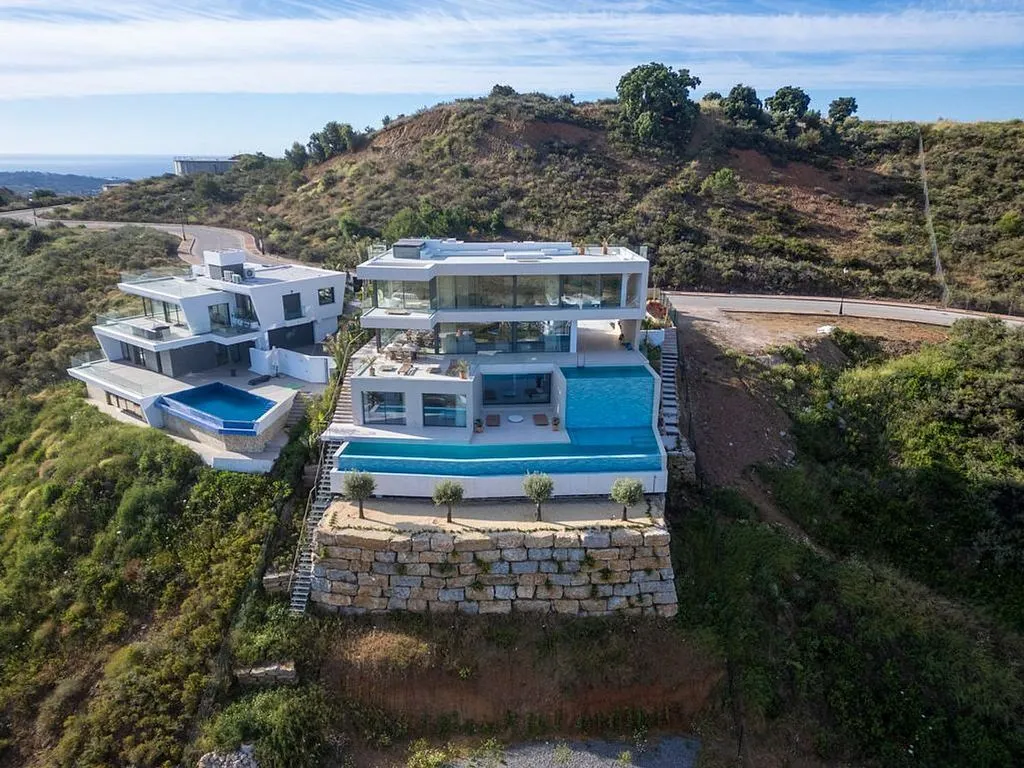 Bassein - Passivhaus Villa with Infinity Pools in La Cala Golf