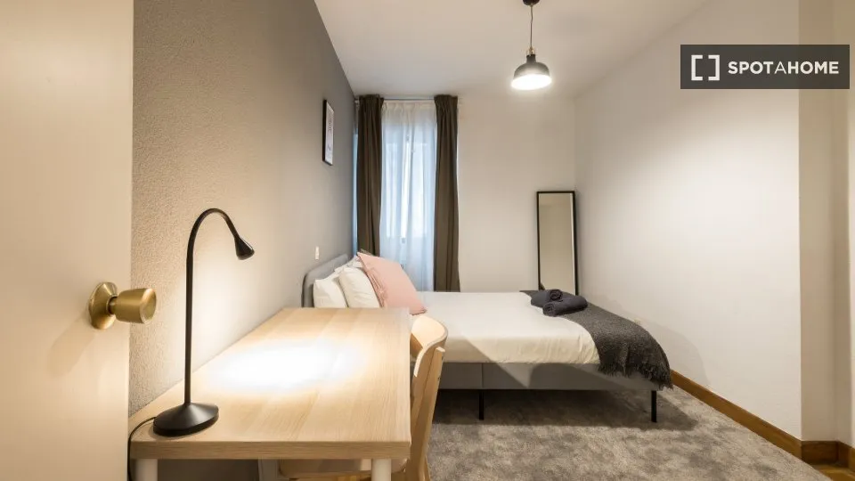 Chambres - Shared Flat with Retiro Park View in Madrid