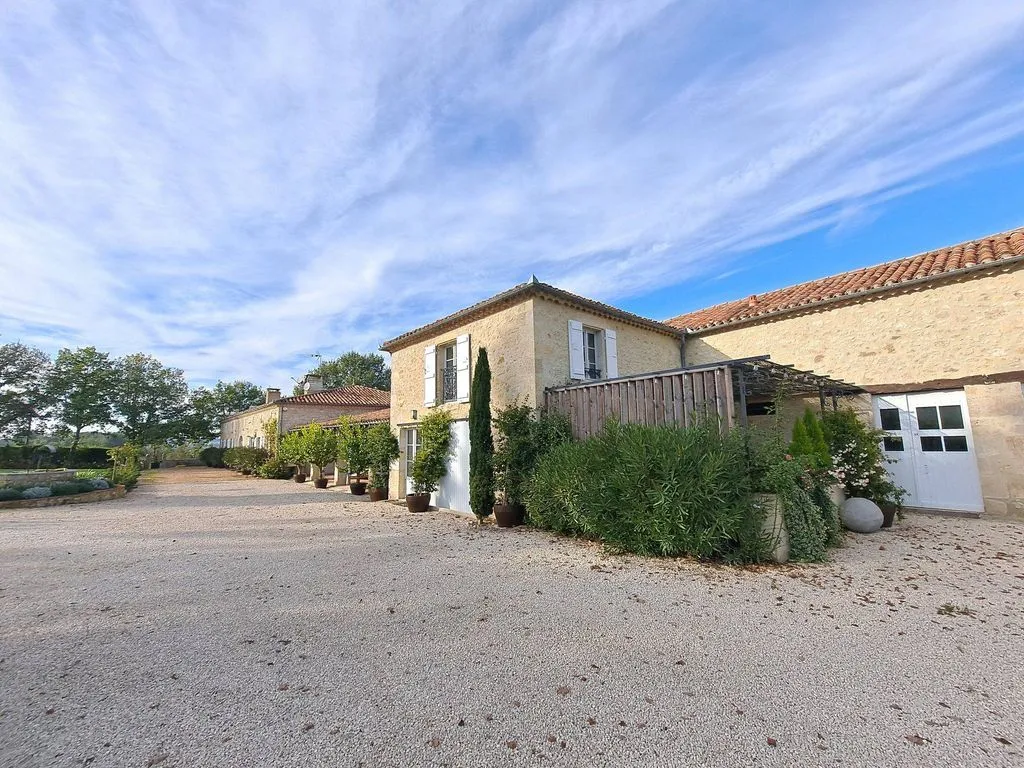 Jardin - Maison de Luxe avec Piscine à Condom
