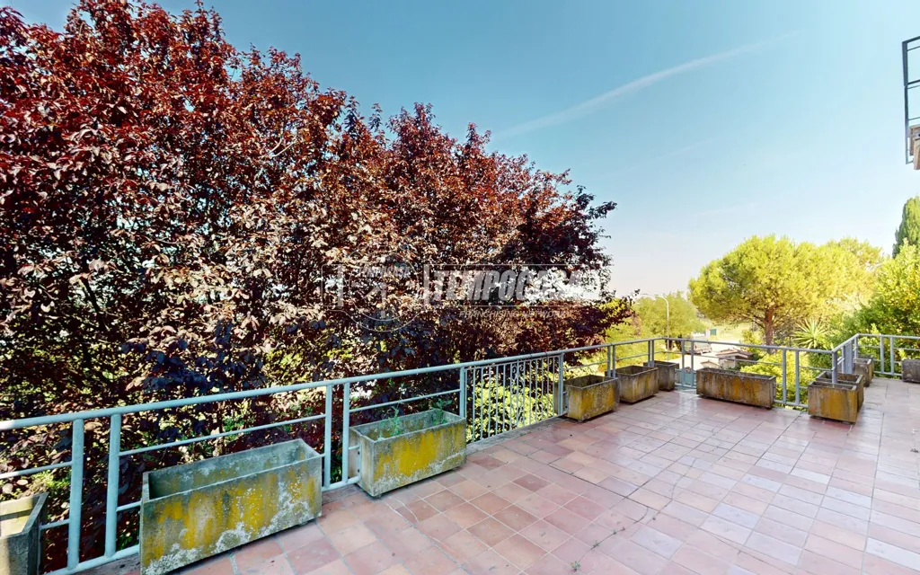 Terrasse - Elegant Villa with Two Units in Camerata Picena