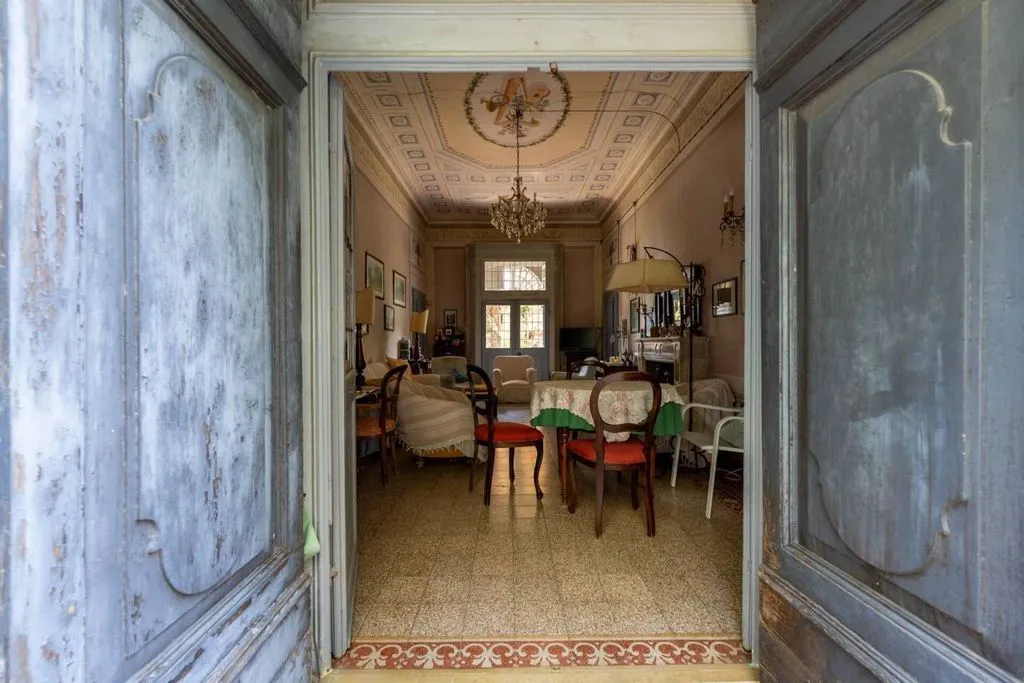 Esik - Napoleonic Villa with Pool in Livorno Hills