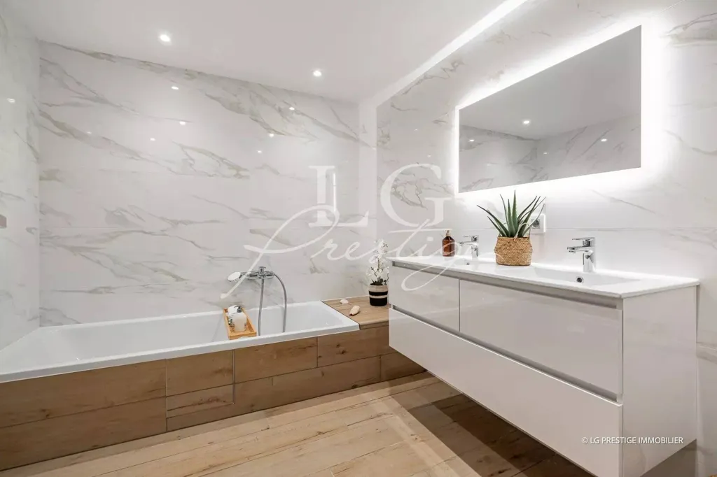 Bathrooms - Contemporary Residence with Pool in Esterel