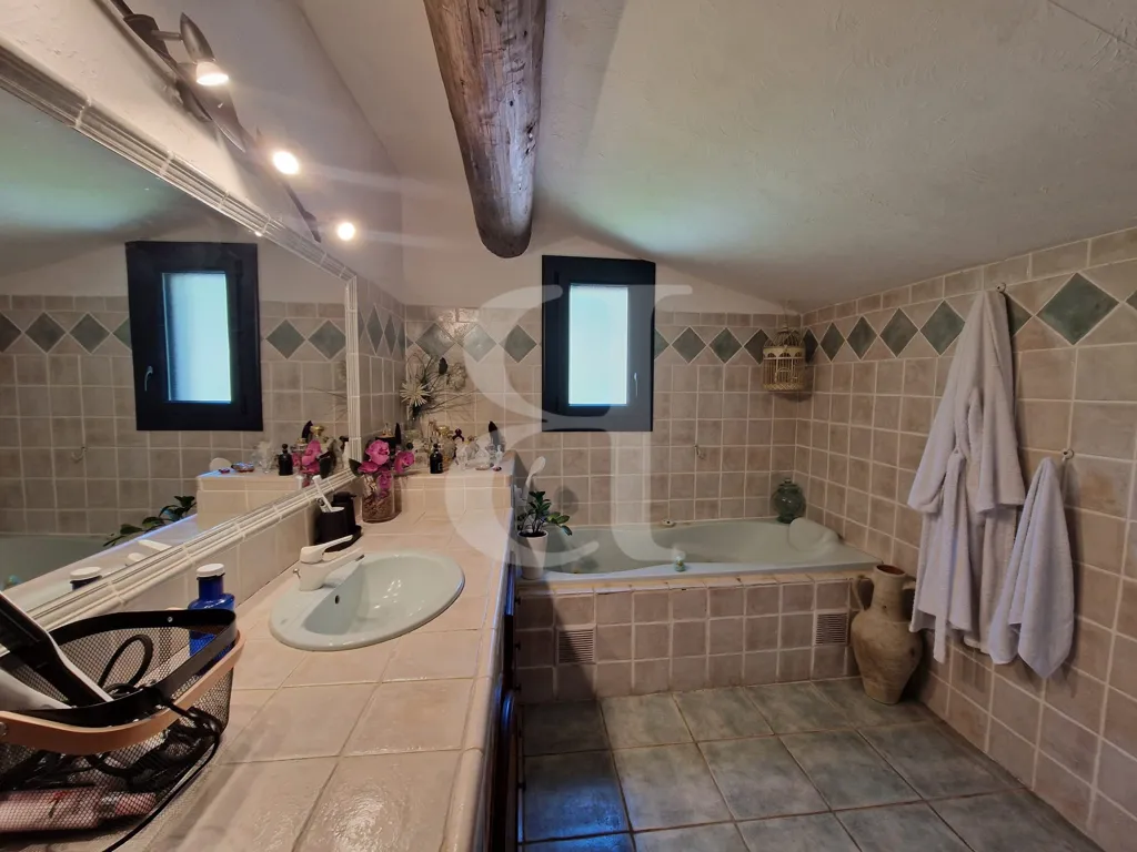 Salles de bain - Villa avec Piscine à Nyons