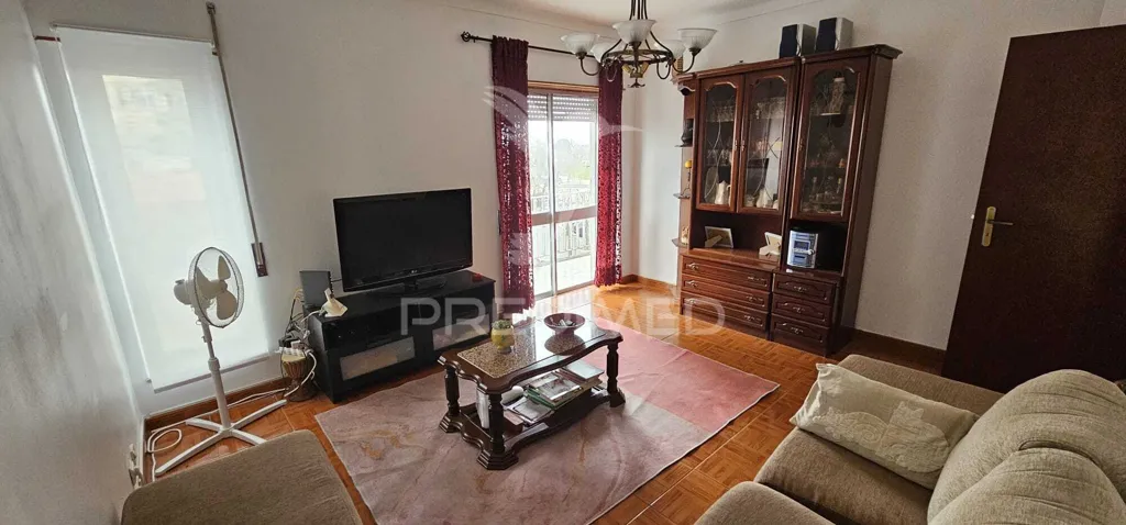 Elutuba - Central T3 Apartment with Balcony in Samora Correia