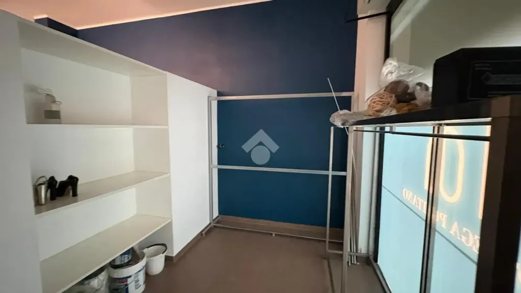 Buanderie - Commercial Space with 4 Windows in Castellammare di Stabia