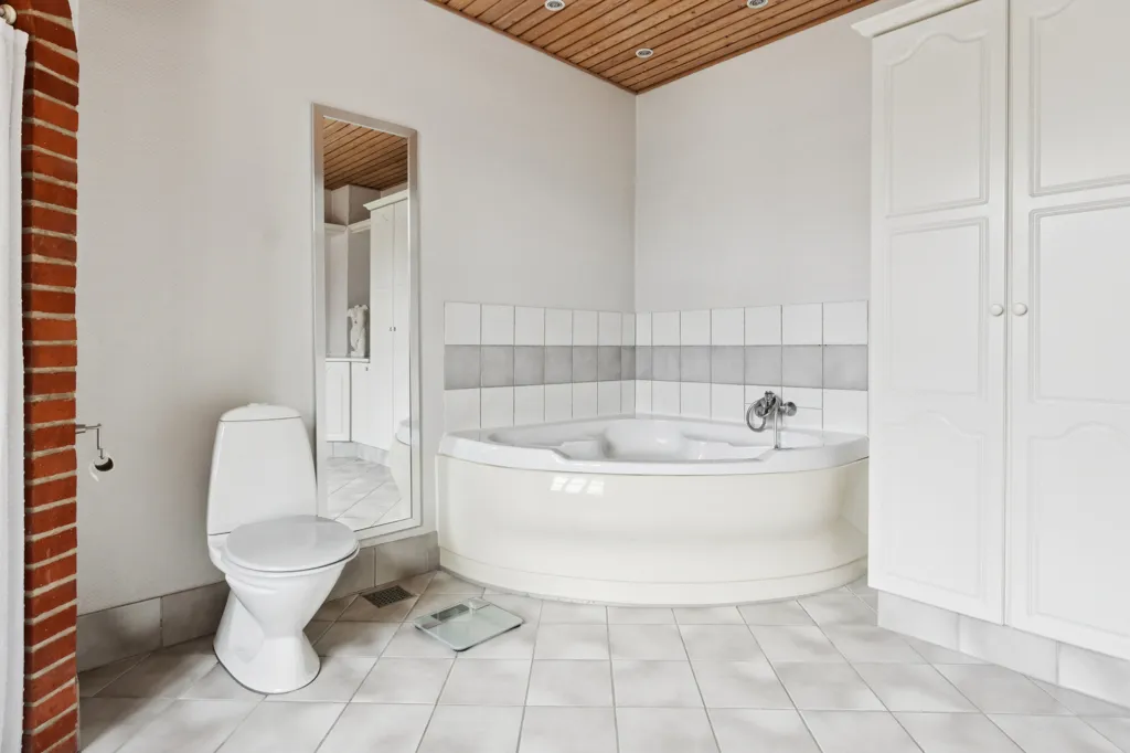 Vannitoad - Classic Farmhouse with Stable in Kosterslev